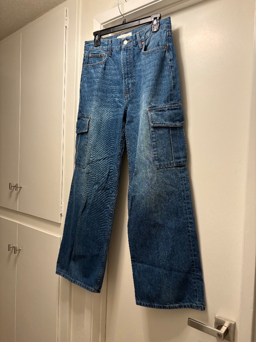 Denim Forum / Aritzia “Farrah” high rise wide leg cargo jeans - size 29